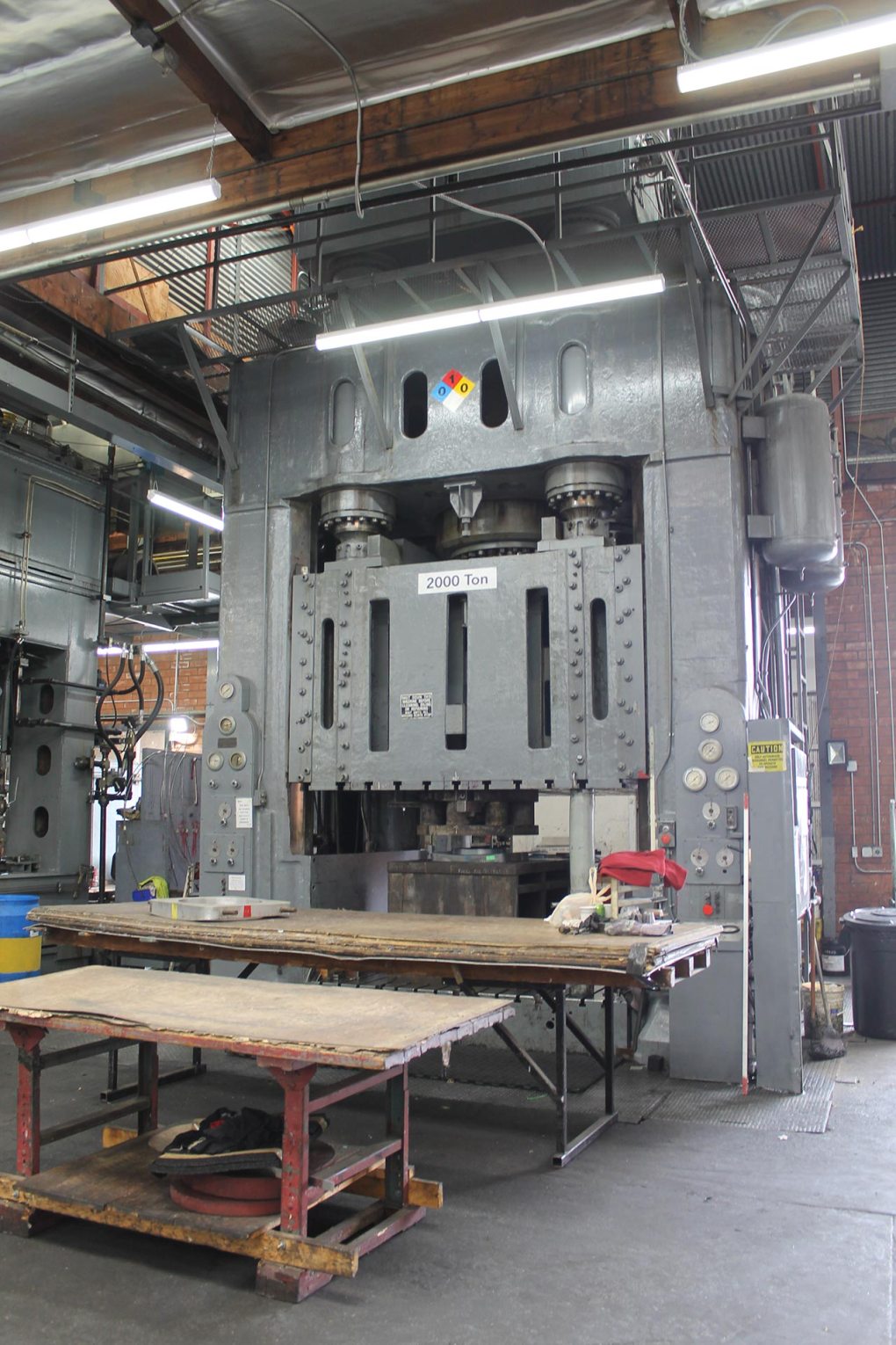 McStarlite 2000-Ton Deep Draw Press Equipment
